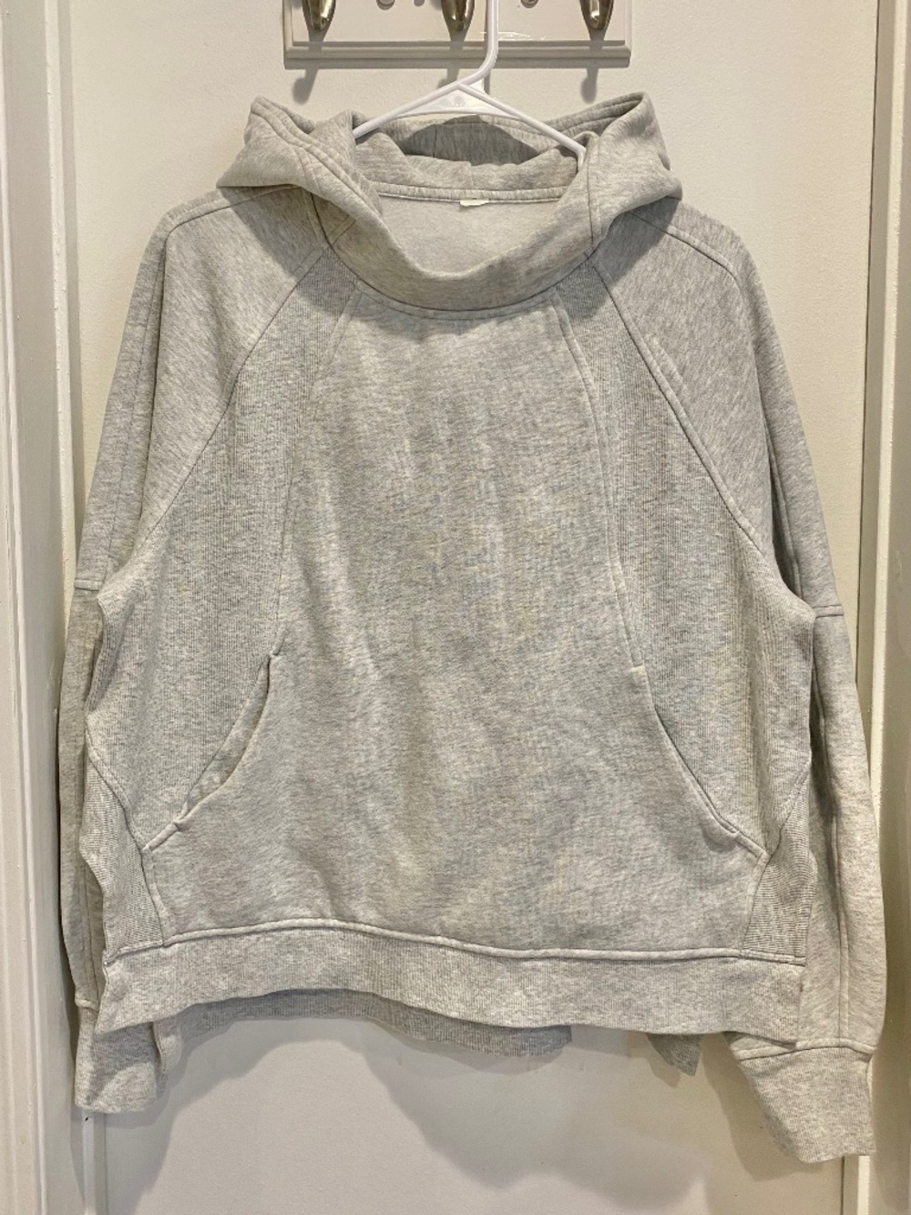 Lululemon heather grey scuba hoodie with side slits size M/L
